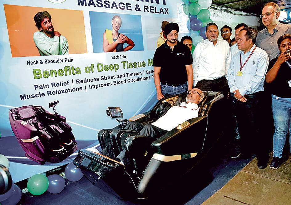 मेट्रो ने दी डिजिटल लॉकर व आराम करने की सुविधा