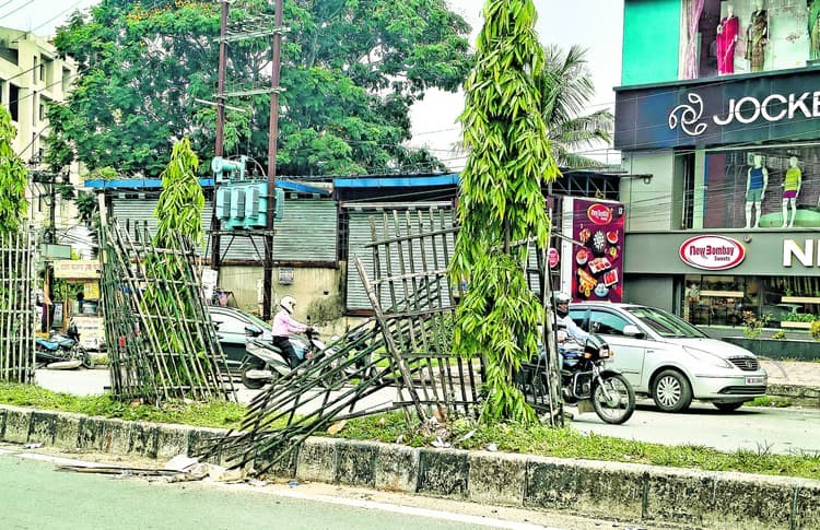 Dhanbad News : शहर की हरियाली पर मंडरा रहा संकट, तो लोगों की जिंदगी भी दांव पर