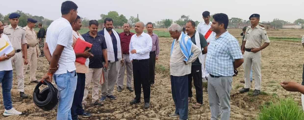 संबंधित किसान की उपस्थिति में ही अधिग्रहित भूमि की करायी जाये नापी : डीएम