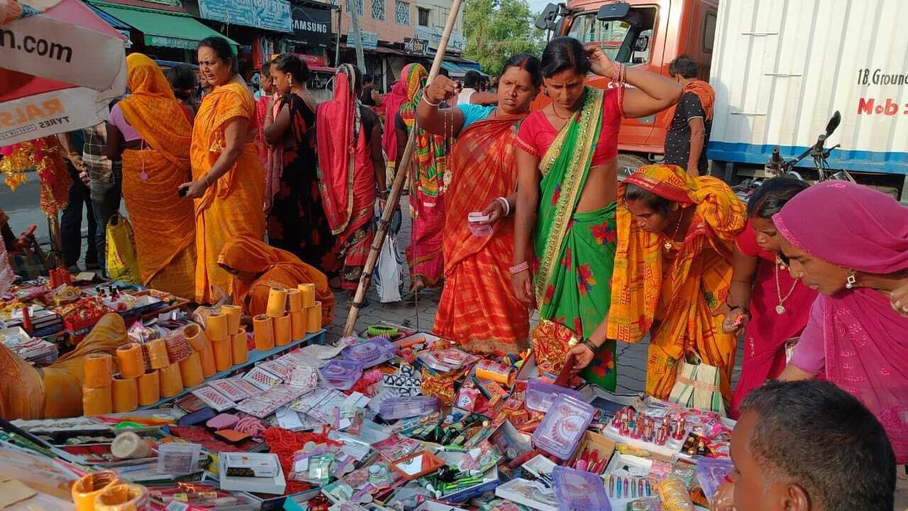 परंपरा, श्रद्धा व प्रकृति से जुड़ा वट सावित्री पर्व 26 को