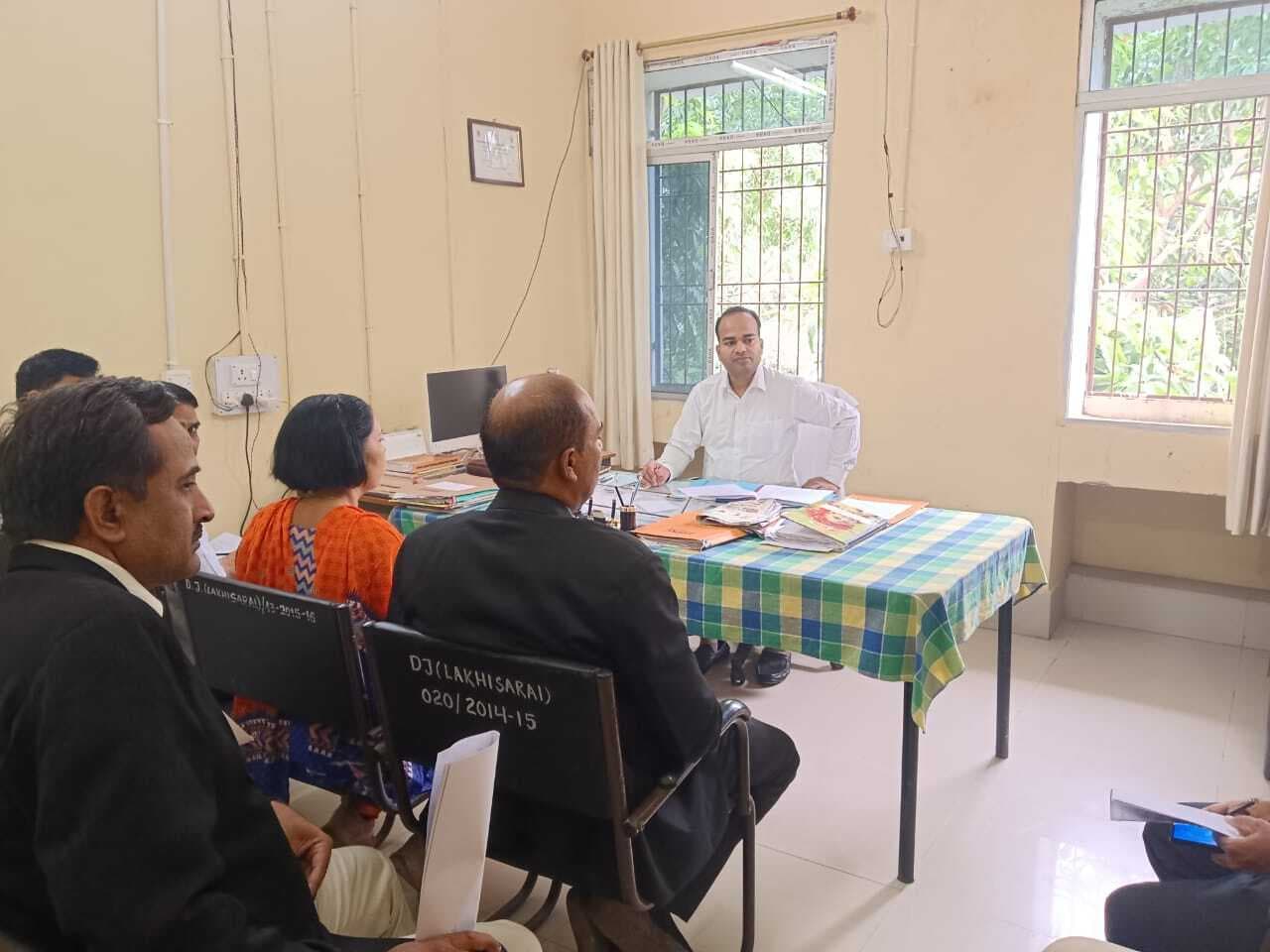 बेसहारा बच्चों को सरकारी योजनाओं का दिलायें लाभ