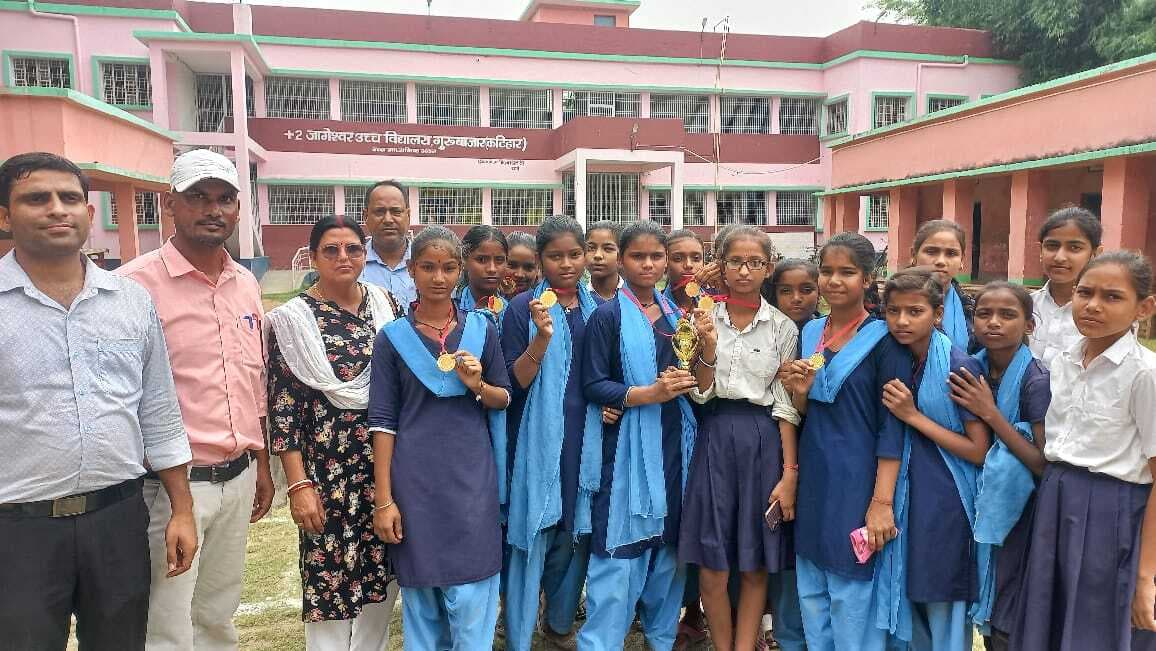 मशाल प्रतियोगिता में बच्चों ने सीआरसी में दिखाया अपना दम