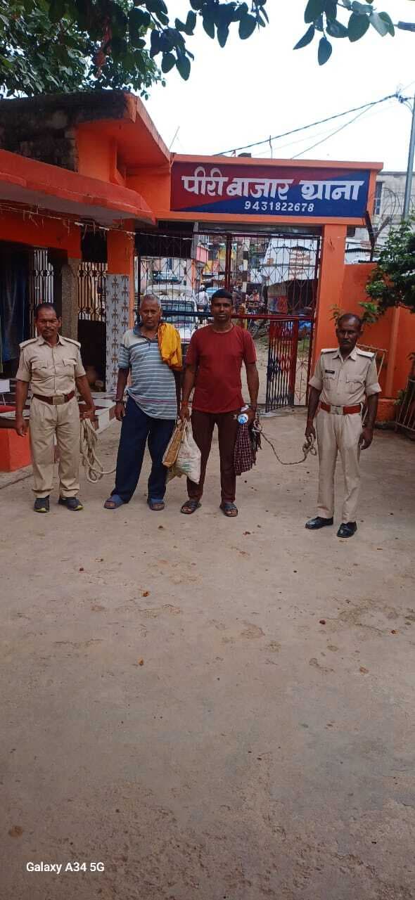 दो वारंटियों को किया गिरफ्तार