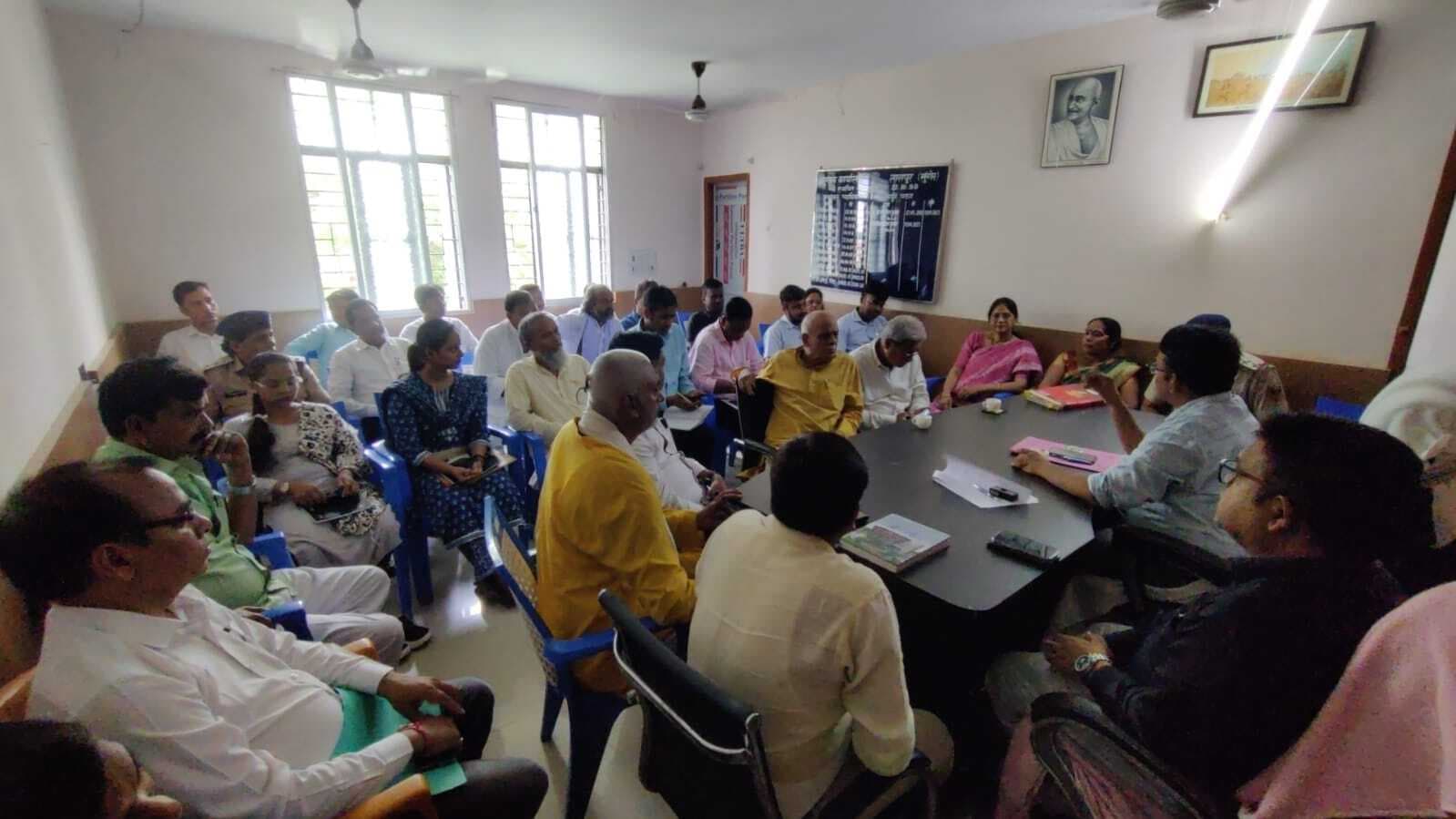 सभी घरों में हर हाल में उपलब्ध करायें पेयजल : एसडीओ