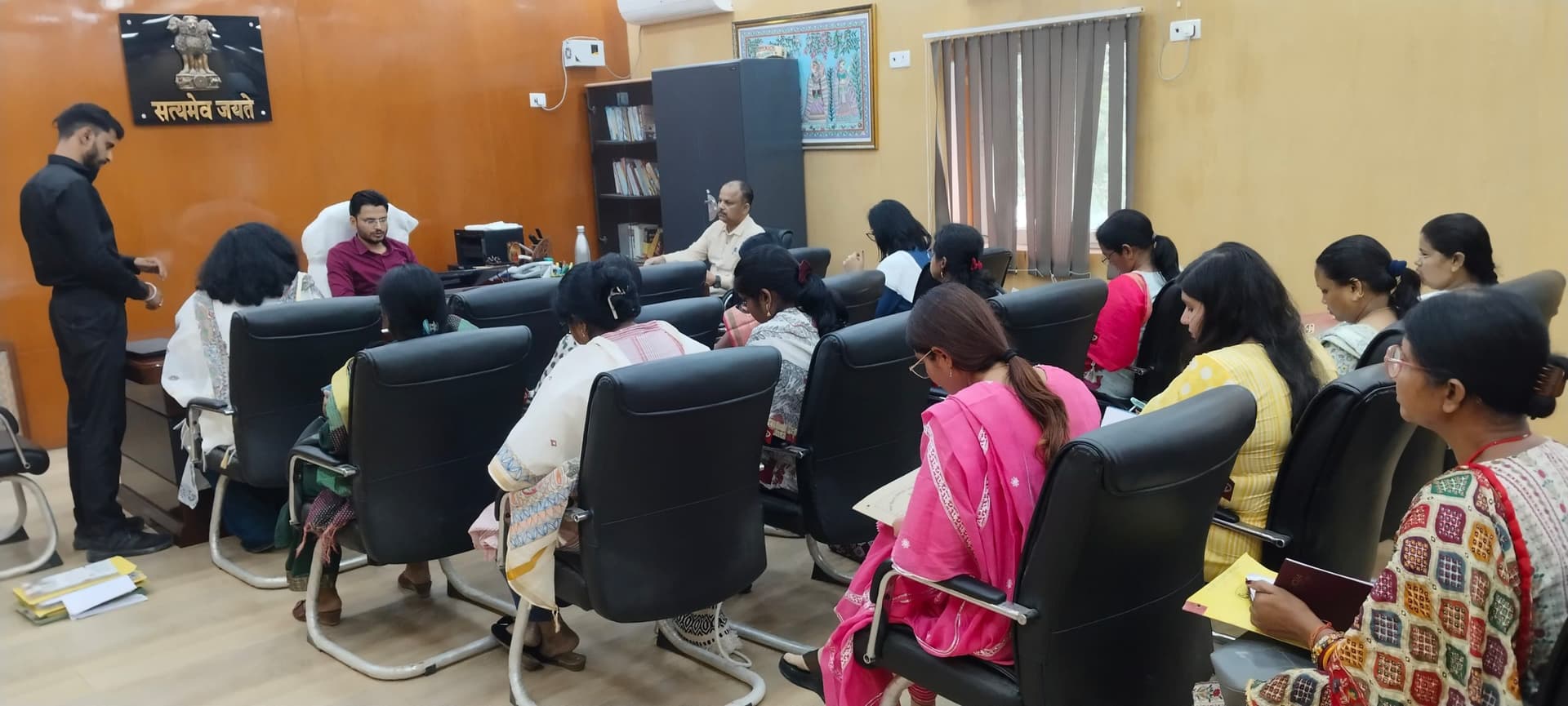 Madhubani News : आंगनबाड़ी केंद्रों पर नल जल व शौचालय की सुविधा कराएं उपलब्ध