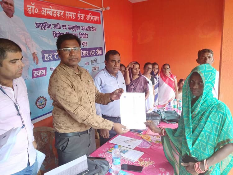 Madhubani News : शिविर में 22 प्रमुख योजनाओं के लिये लोगों ने दिये आवेदन