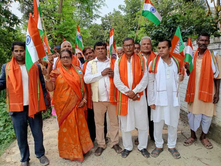 Madhubani News : भाजपा मंडल कार्यकारिणी सदस्यों ने निकाली तिरंगा यात्रा