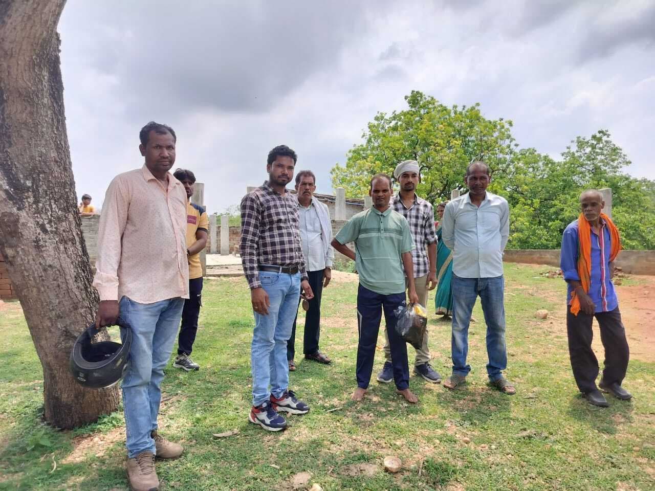 Giridih News :सात साल बाद अपने परिवार से मिला यूपी से बिछड़ा युवक