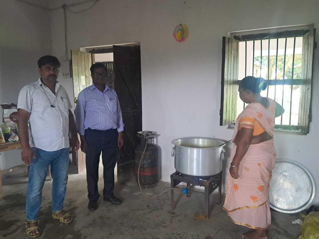 ठाकुरगंज प्रोजेक्ट बालिका उच्च विद्यालय की छात्राओं को मिलने लगा एमडीएम