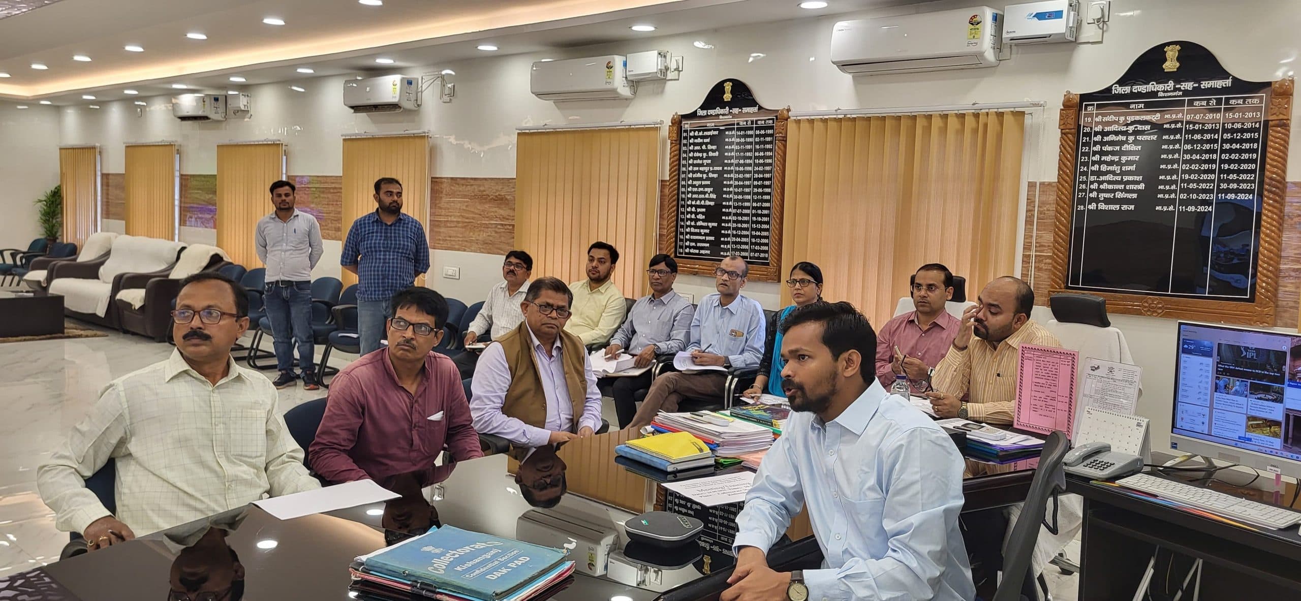 विधानसभा चुनाव की तैयारी पर राजनीतिक दलों के साथ मंत्रणा