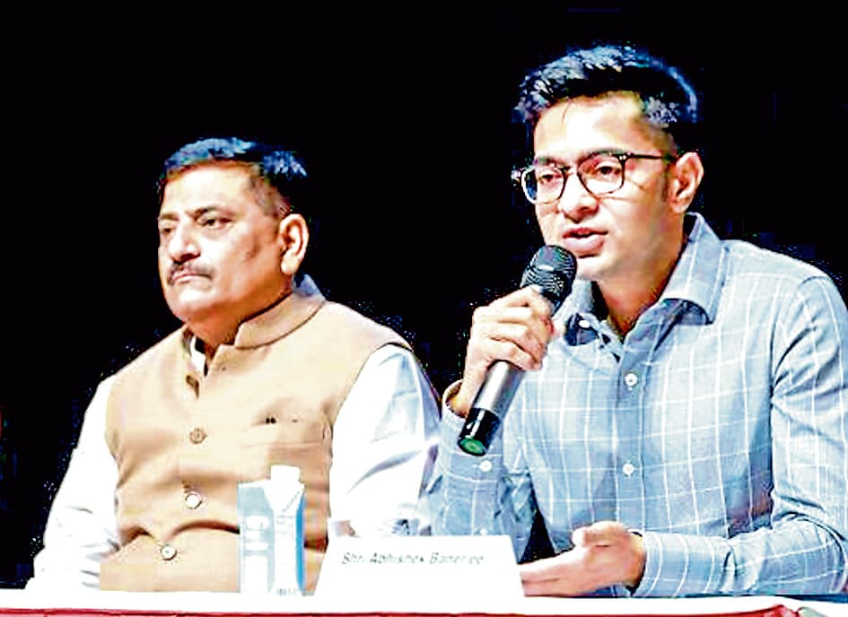 आतंकवाद ‘पागल कुत्ता’, तो पाकिस्तान उसका दुष्ट ‘हैंडलर’ : अभिषेक बनर्जी