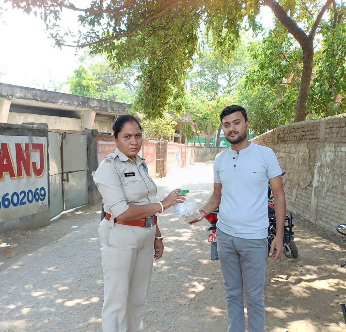 सांप का नगर पंचायत गोड़ारी से किया गया रेस्क्यू