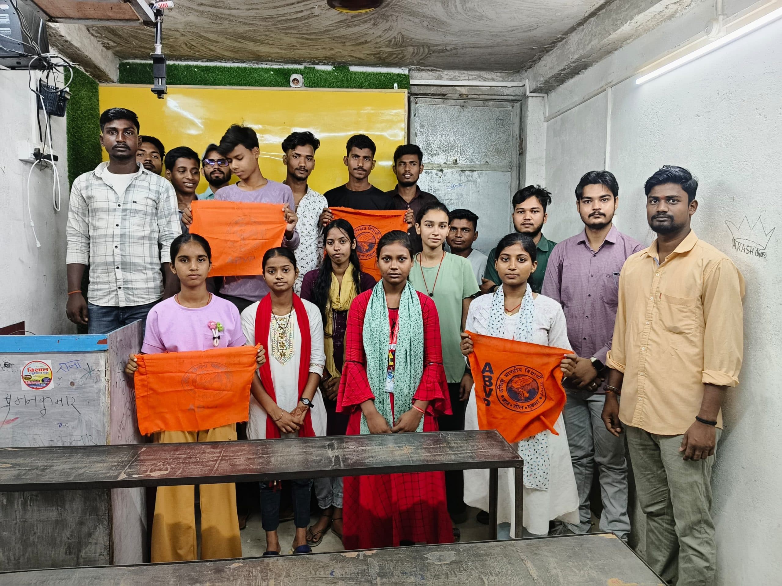 नयी इकाई के गठन को लेकर अभाविप के सदस्यों ने की चर्चा