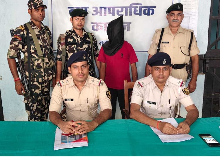 Gaya News : एक ही परिवार के चार सदस्यों की हत्या में शामिल नक्सली गिरफ्तार