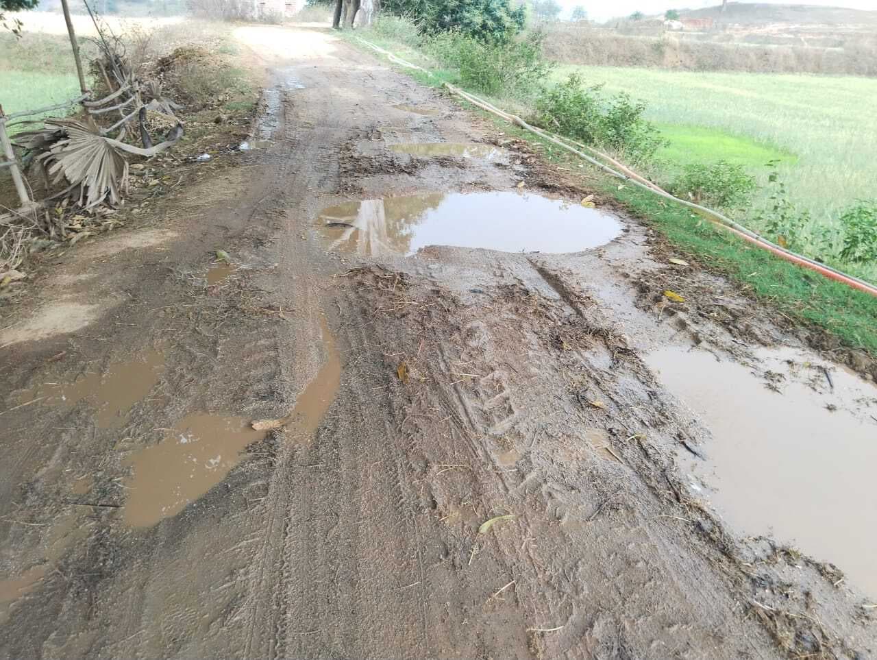 Giridh News :सांसद ने लिया था गोद, फिर भी नहीं हुआ सांख पंचायत का विकास