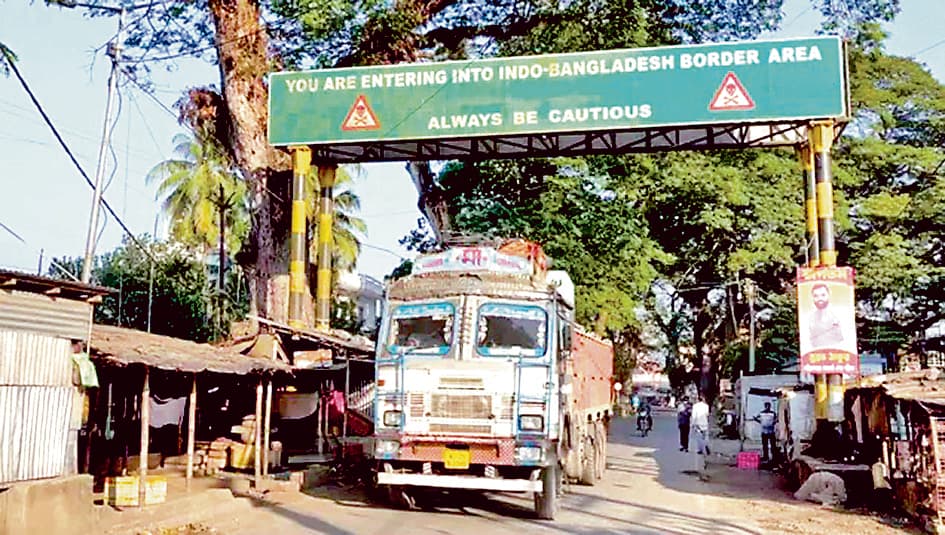 बांग्लादेश से आयात पर प्रतिबंध से सीमावर्ती व्यापार पर गहरा असर