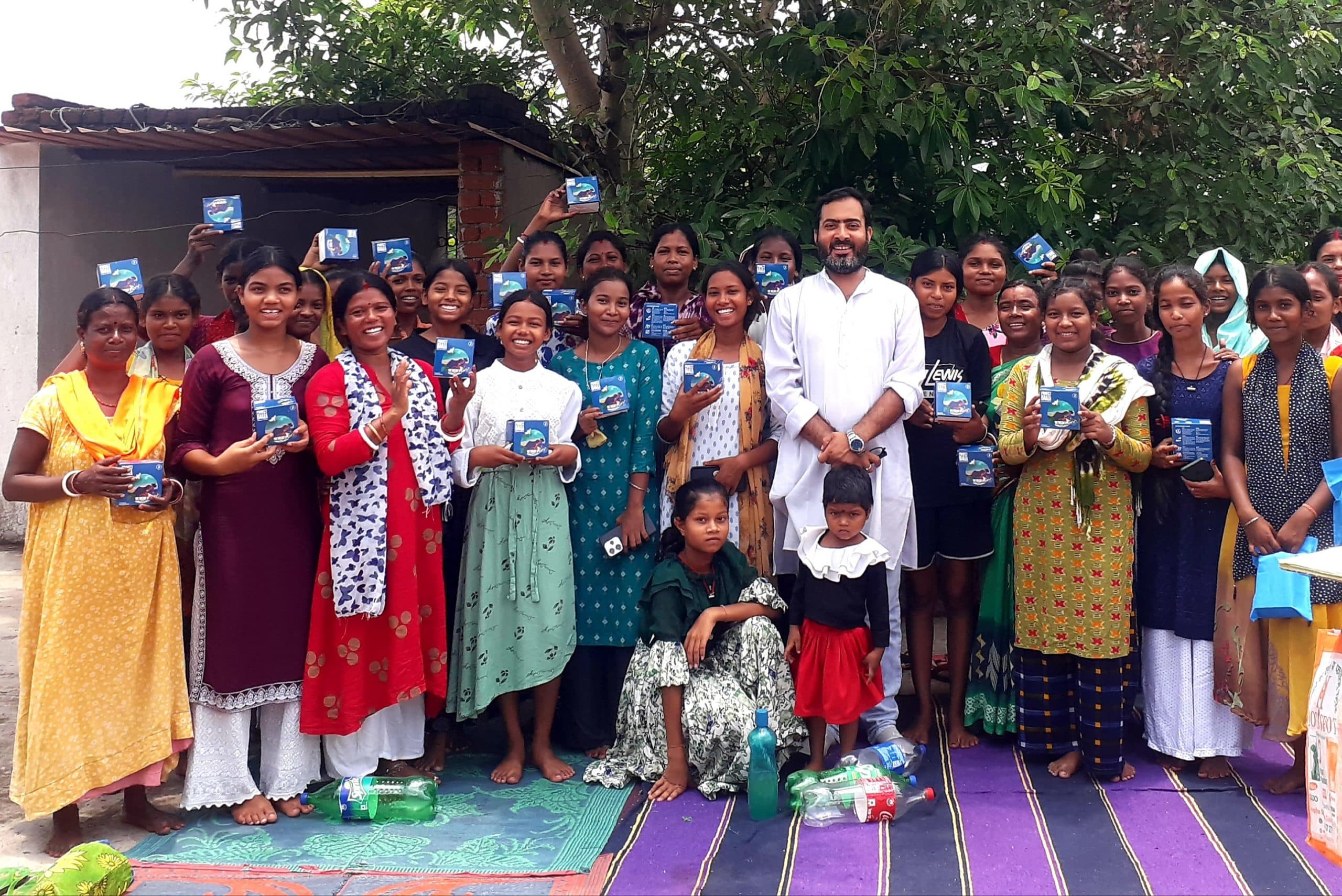 Jamshedpur News : हलुदबनी डुंगरी टोला में महिलाओं व किशोरियों को किया गया जागरूक