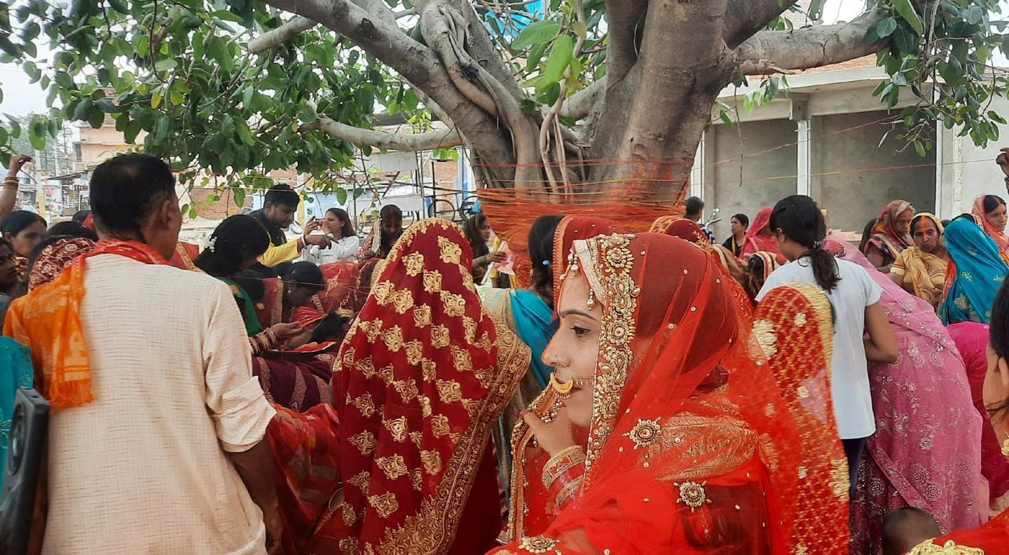 प्रखंड में हर्षोल्लास के साथ मनी वट सावित्री पूजा