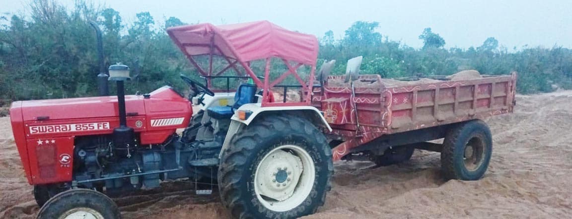 अवैध रूप से बालू लदा ट्रैक्टर जब्त