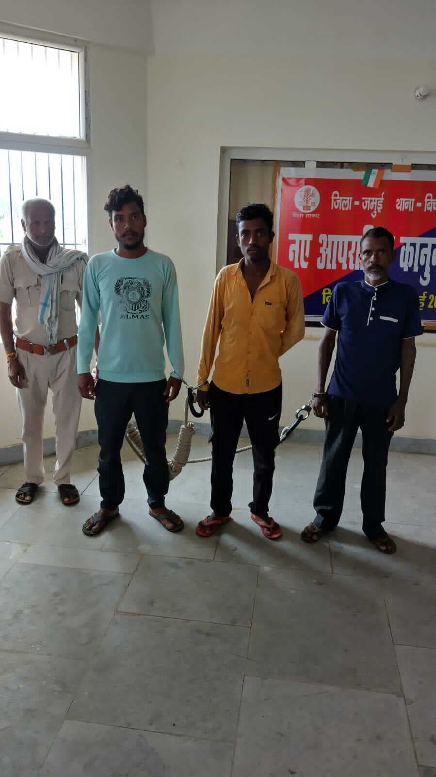 पुलिस ने चार वारंटियों को किया गिरफ्तार