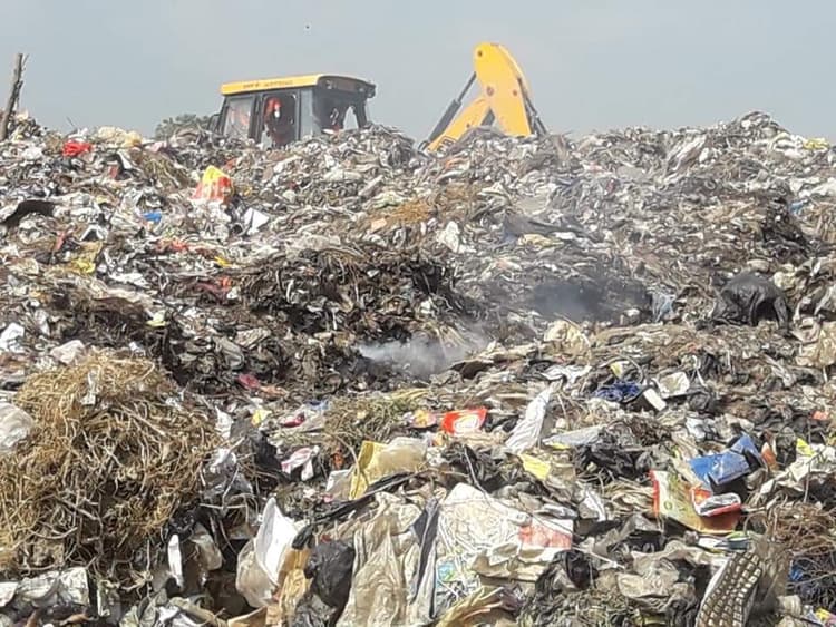 नगर निगम बनने के 14 वर्ष बाद भी शहर के कचरा निस्तारण की बात हुई हवा हवाई