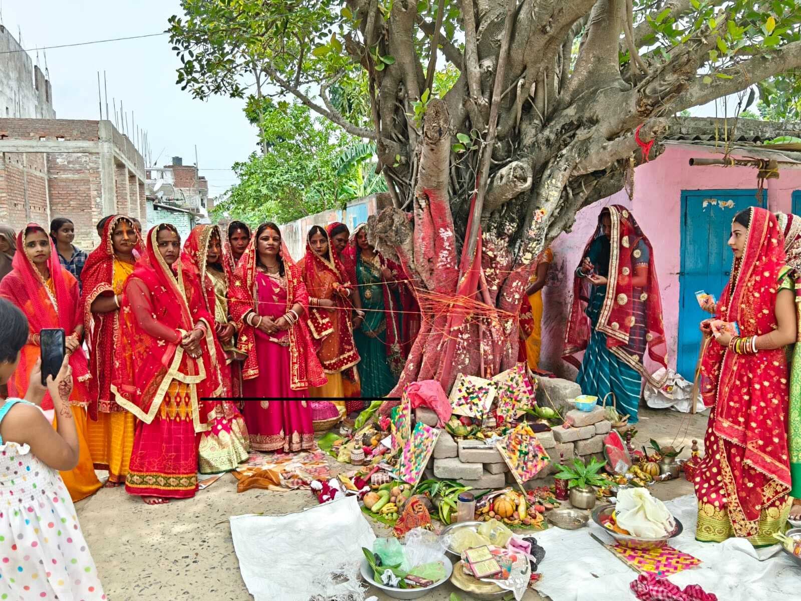 Muzaffarpur : वट सावित्री की पूजा कर मांगी पति की लंबी आयु