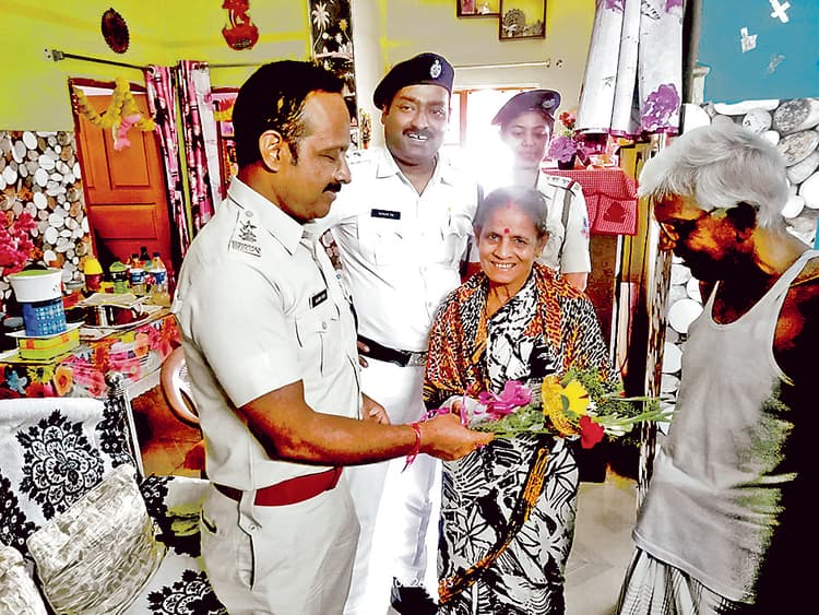 दुर्गापुर में वृद्धा की सतर्कता से टली बड़ी चोरी