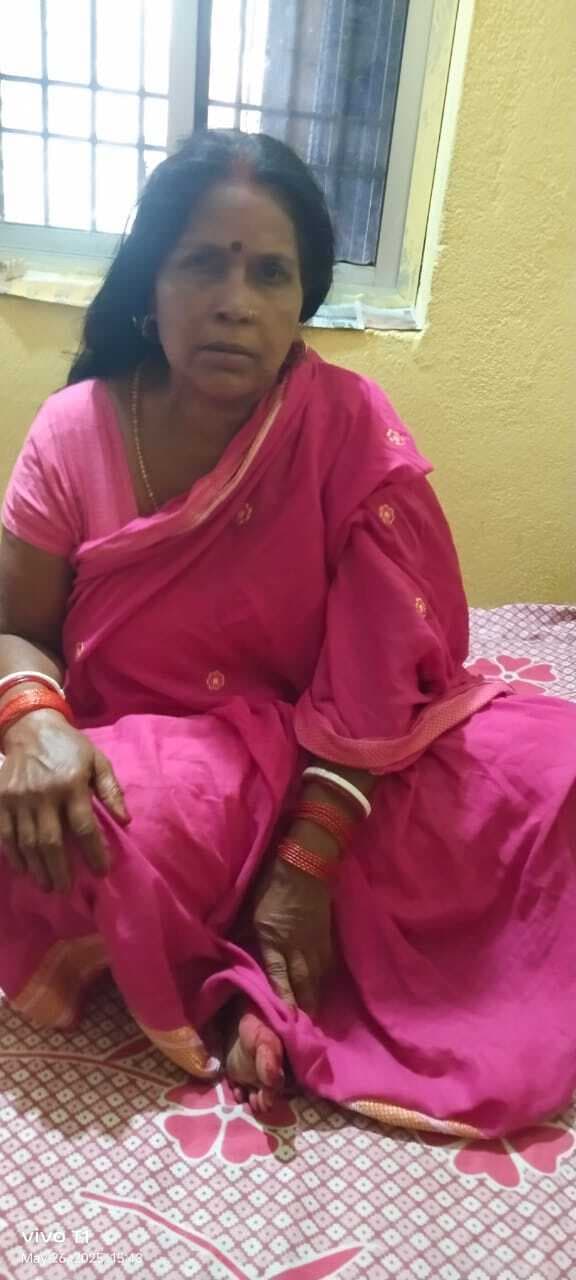 सावित्री पूजा कर रही महिलाओं पर मधुमक्खियों ने किया हमला*दर्जन भर व्रती महिलाएं घायल