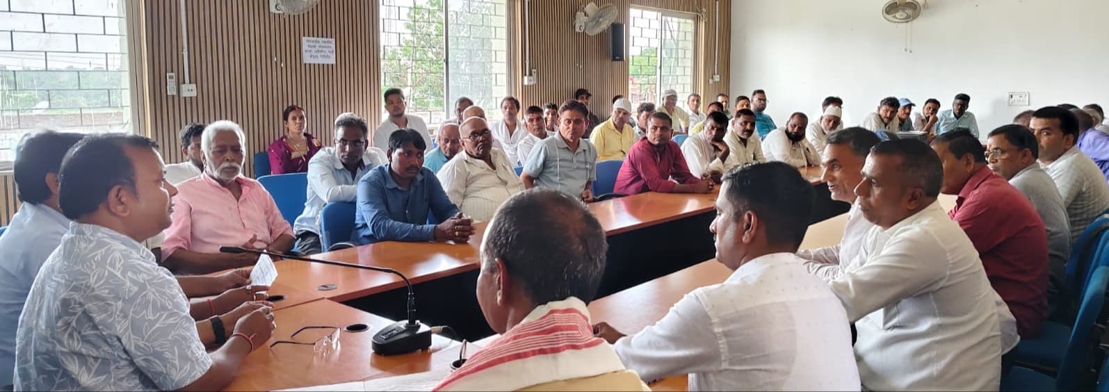 Giridih News :बीडीओ ने की डीलरों के साथ बैठक, तीन माह का अनाज वितरण पर चर्चा