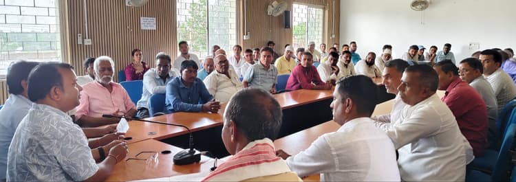 Giridih News :बीडीओ ने की डीलरों के साथ बैठक, तीन माह का अनाज वितरण पर चर्चा