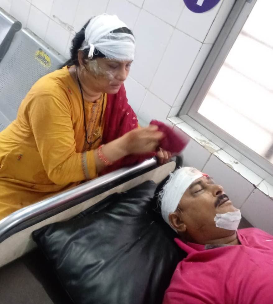 Bokaro News : सड़क दुर्घटना में भाजपा नेता व उनकी पत्नी घायल