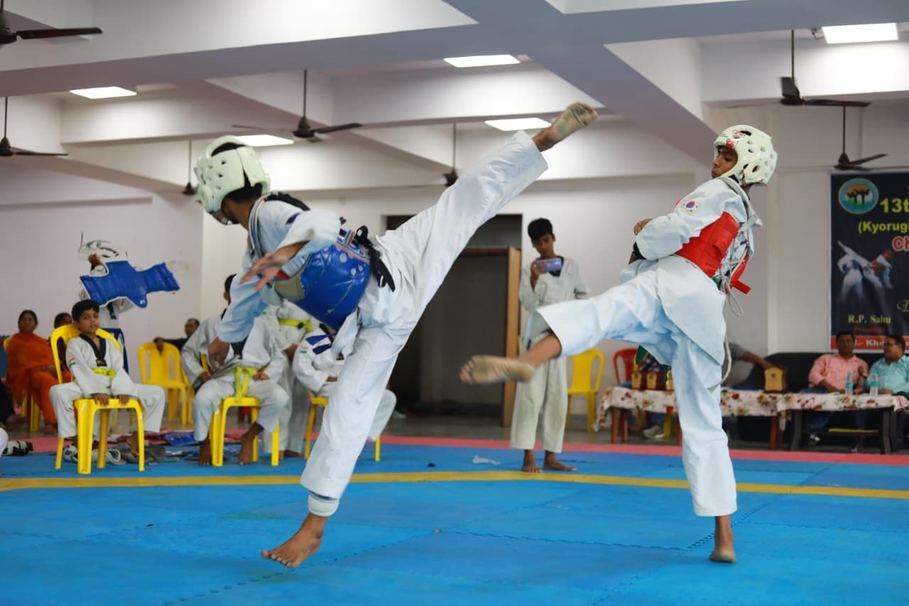 ताइक्वांडो चैंपियनशिप में बालक व बालिका वर्ग ने किया कमाल