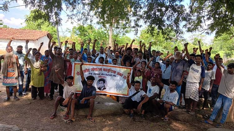 Chaibasa News : ईचा डैम के पुन: निर्माण का विरोध, नारेबाजी