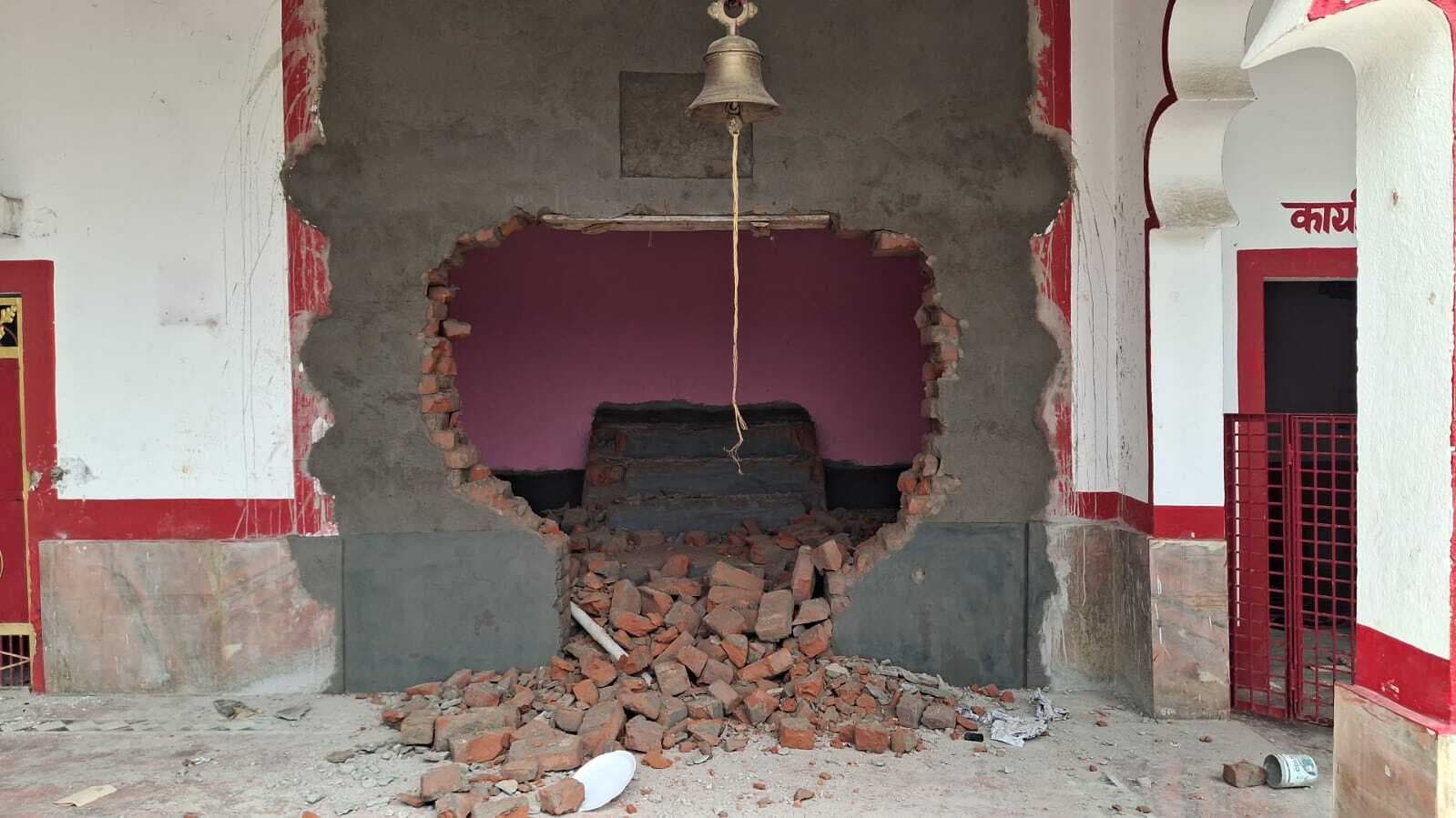 ठाकुरबाड़ी कब्जाने के लिए महमदा व गढीरामपुर में रार