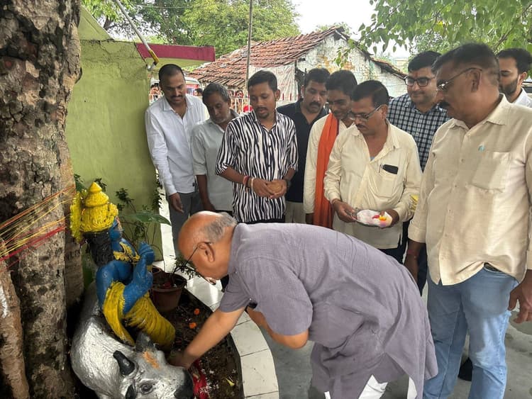 Jamshedpur News : सरयू राय ने किया टीन शेड निर्माण और सौंदर्यीकरण कार्य का उद्घाटन