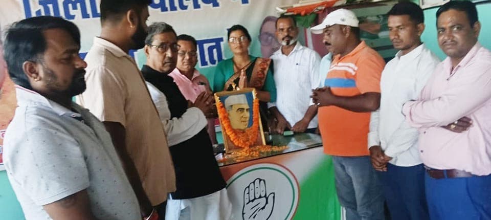 कांग्रेस ने पंडित जवाहरलाल नेहरू की पुण्यतिथि मनायी.