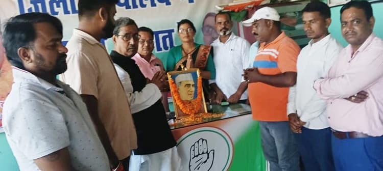 कांग्रेस ने पंडित जवाहरलाल नेहरू की पुण्यतिथि मनायी.
