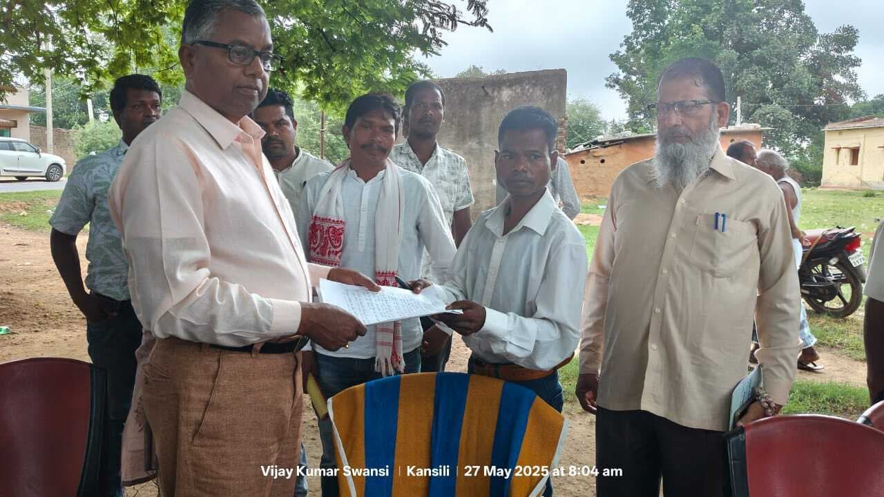 सांसद ने ग्रामीणों की समस्याएं सुनीं