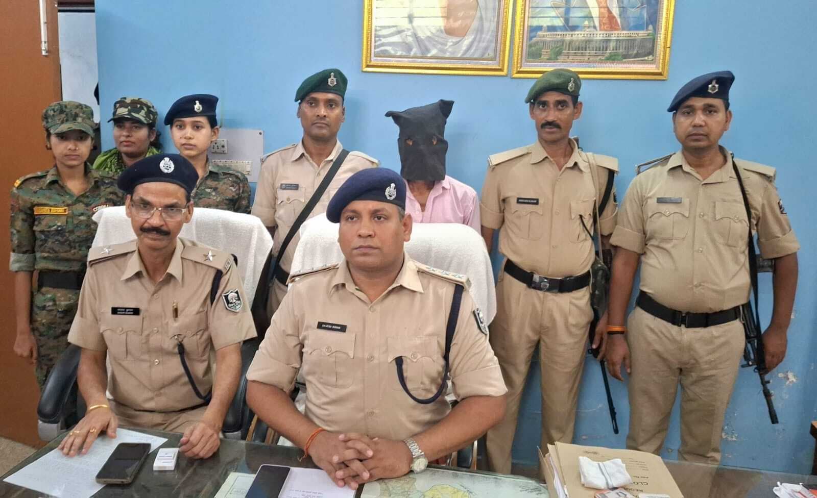 पुलिस पर हमला मामले में फरार आरोपित देवघर से गिरफ्तार