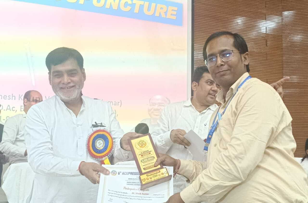 Samastipur News:पशु चिकित्सक विवेक को पूर्व मंत्री ने किया सम्मानित