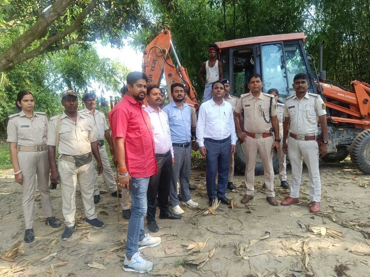 सरकारी जमीन से हटाया गया अतिक्रमण