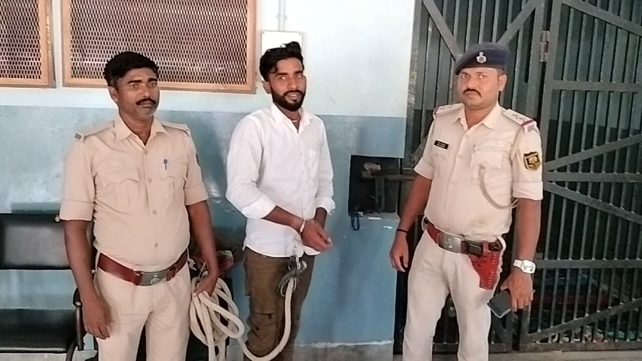 शादी समारोह में पिस्तौल लहराने व हर्ष फायरिंग मामले में युवक गिरफ्तार