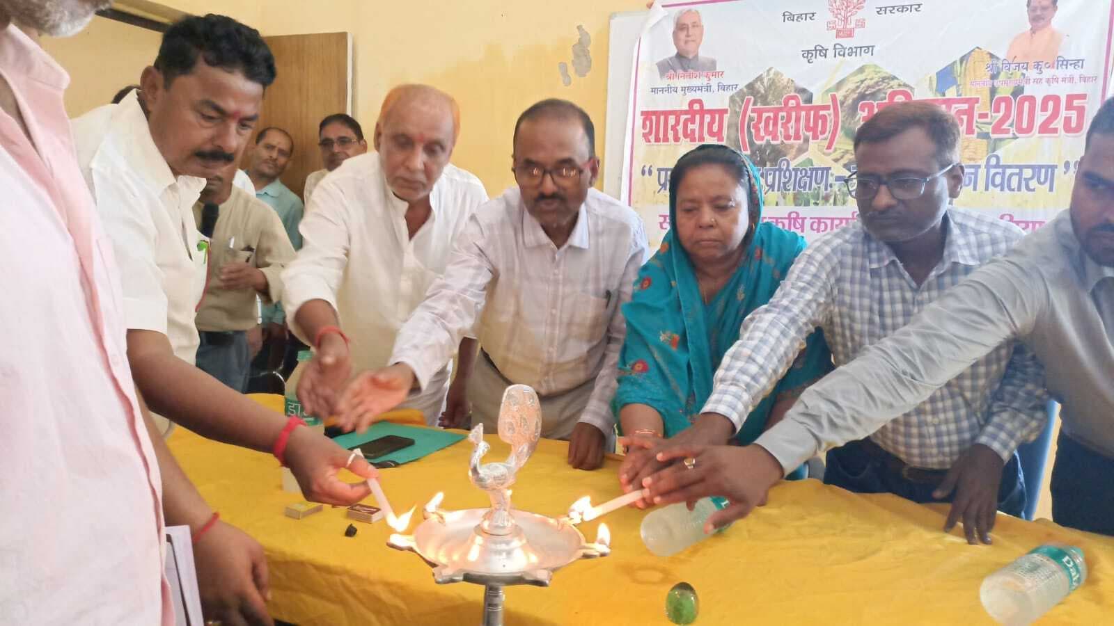 खरीफ अभियान : किसानों को दी उन्नत खेती की जानकारी, बीज और उर्वरक वितरित