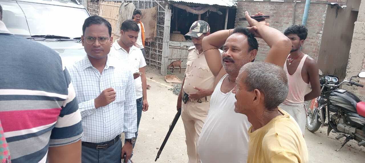 आयुष्मान कार्ड केंद्र का बीडीओ ने किया निरीक्षण