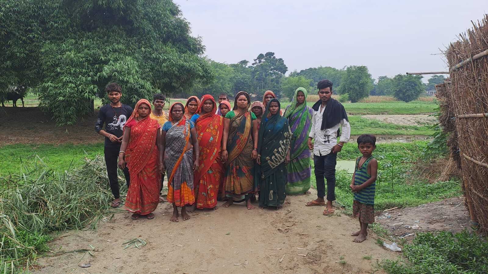 मजदूरी बकाया के भटक रहे मनरेगा मजदूर