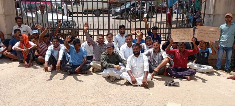 देवीपुर : आठ माह से पेमेंट नहीं मिलने पर मजदूरों ने दी आत्मदाह की धमकी