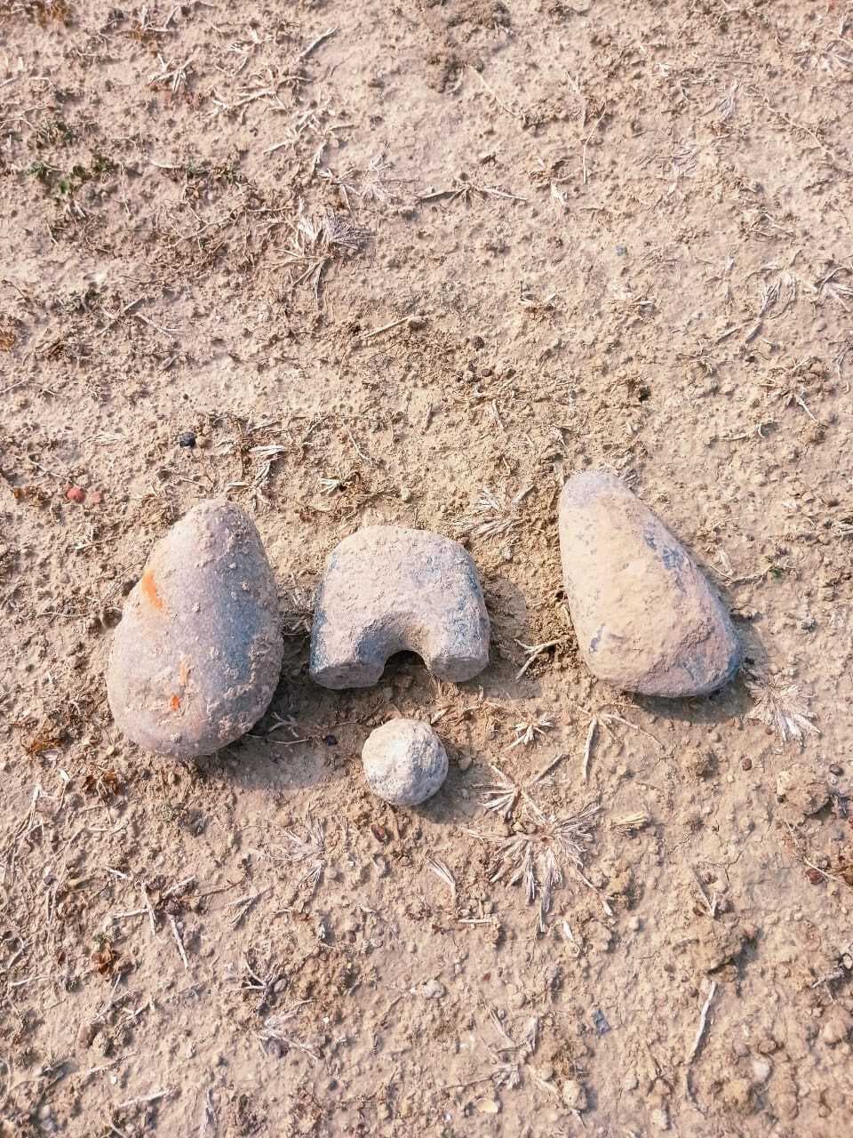 Aurangabad News : पइन की खुदाई में मिले रहे नवपाषाण कालीन अवशेष