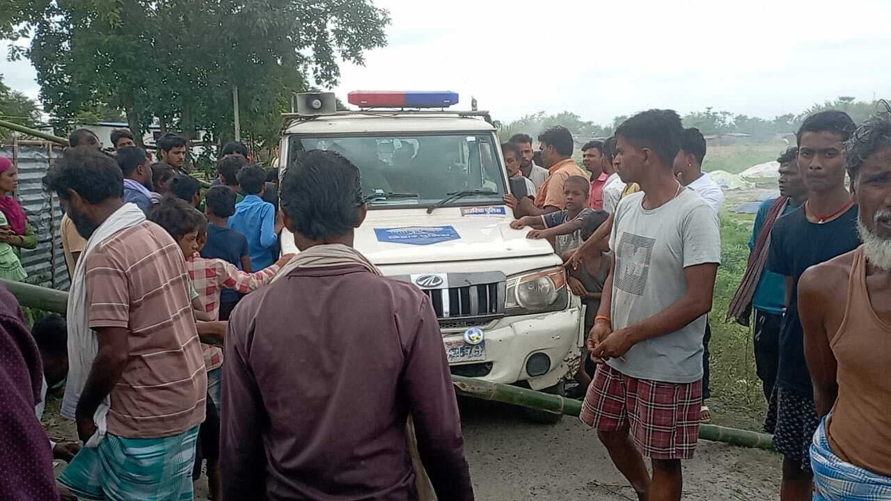 भोड़हर में चोरी की घटना के विरोध में सड़क जाम