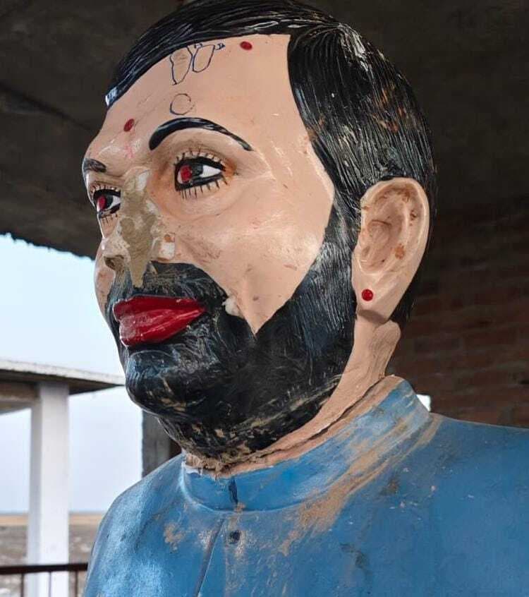 असामाजिक तत्वों ने स्व रामविलास पासवान की प्रतिमा की क्षतिग्रस्त की