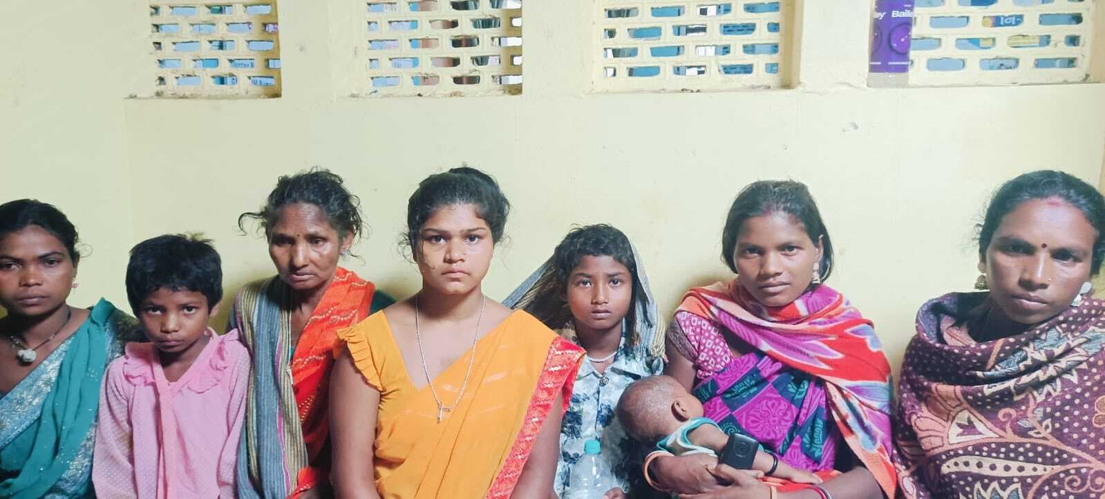 Giridih News : वज्रपात की चपेट में आने से दो किशोरी समेत आठ महिलाएं घायल